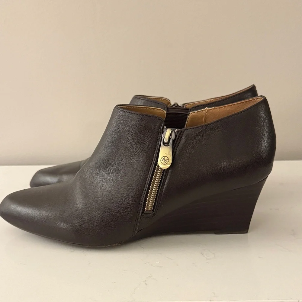 Adrienne Vittadini Leather Brown Wedge Ankle Boots zip up sides 8.5
